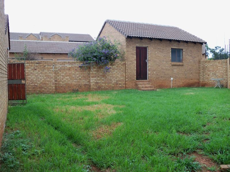 SIMPLEX WITH  LARGE PRIVATE GARDEN - Photo 4