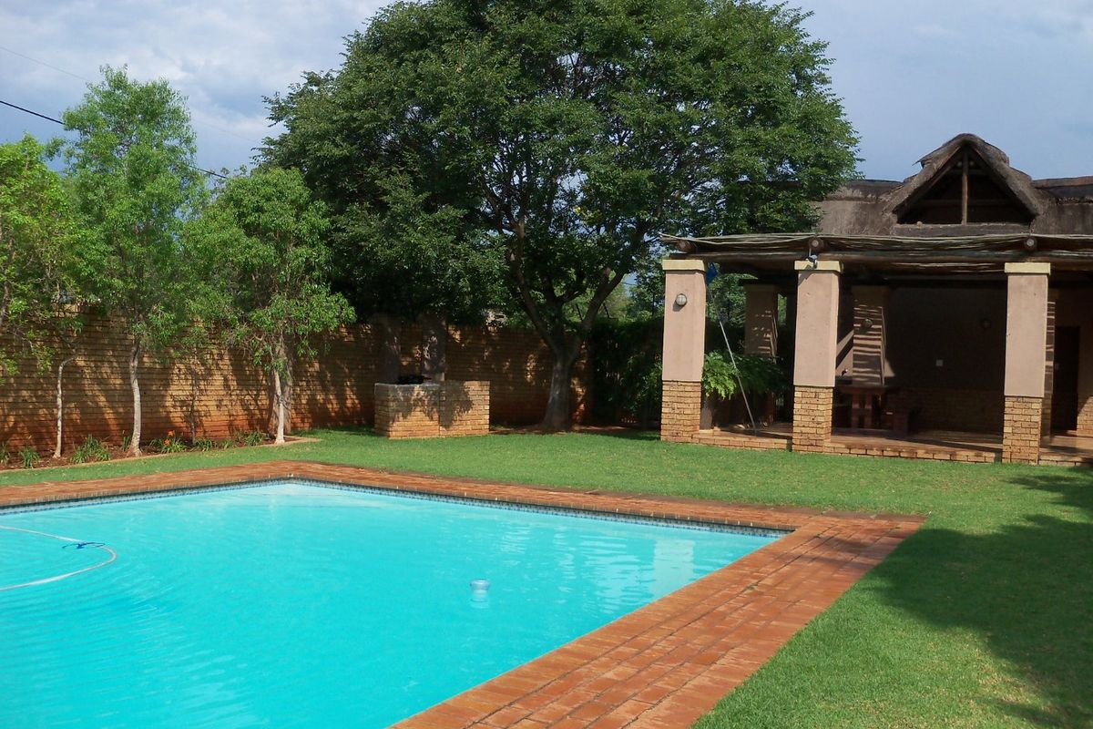 SIMPLEX WITH  LARGE PRIVATE GARDEN - Photo 5