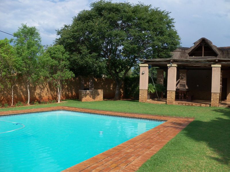 SIMPLEX WITH  LARGE PRIVATE GARDEN - Photo 5