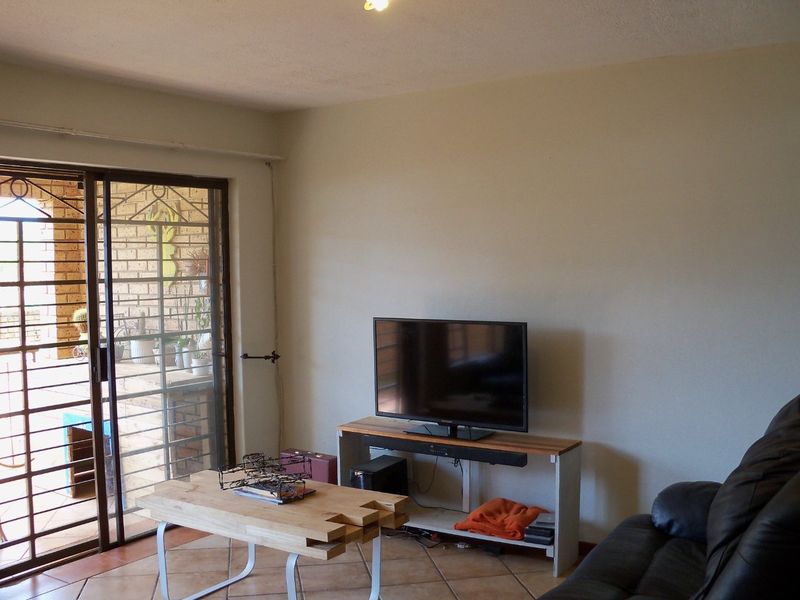 SIMPLEX WITH  LARGE PRIVATE GARDEN - Photo 6