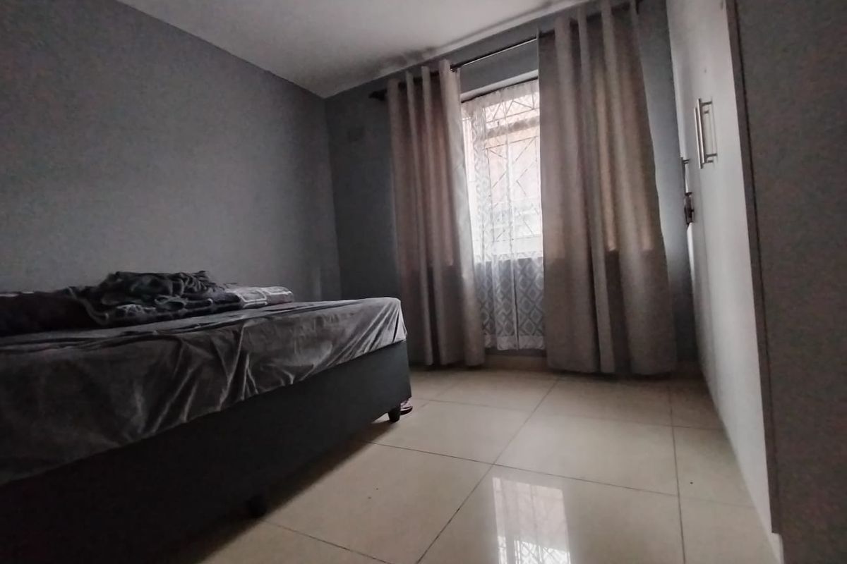 Two bedroom Apartment for sale in Grassy Park - Photo 5