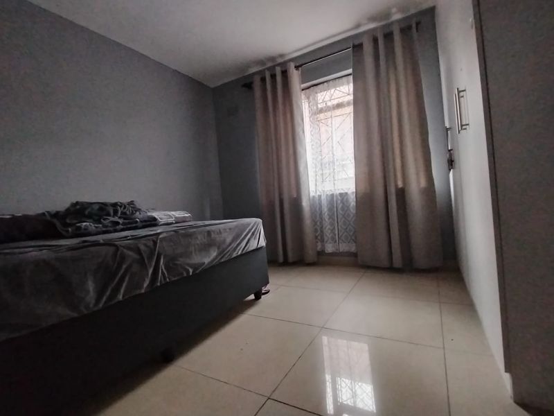 Two bedroom Apartment for sale in Grassy Park - Photo 5