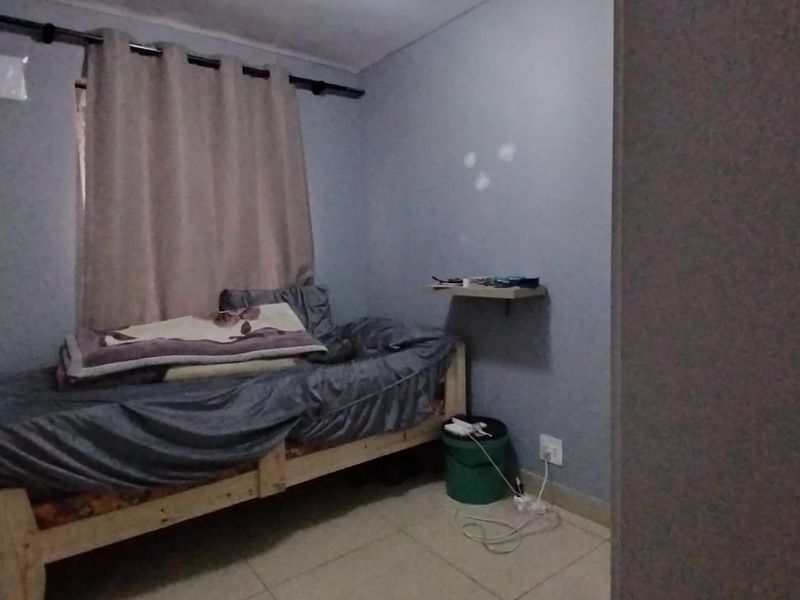 Two bedroom Apartment for sale in Grassy Park - Photo 6