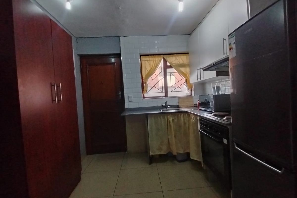 Two bedroom Apartment for sale in Grassy Park - Photo 3