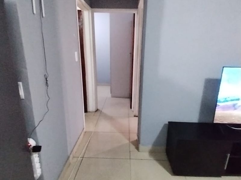 Two bedroom Apartment for sale in Grassy Park - Photo 4