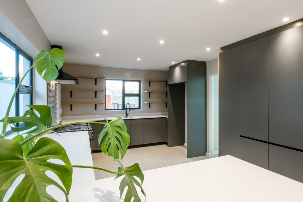 3-Bedroom Home on Corner Stand in Estate - Photo 5