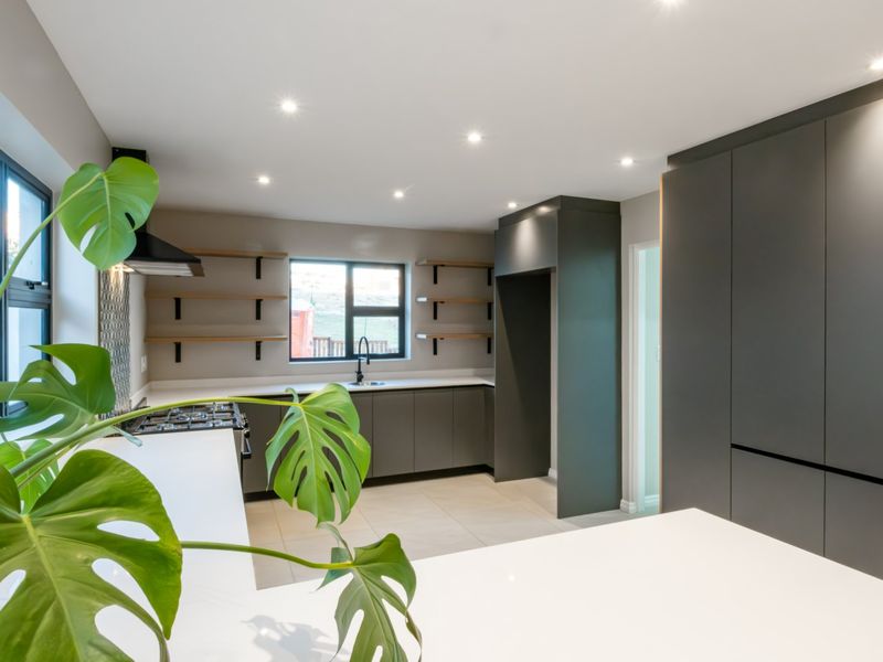 3-Bedroom Home on Corner Stand in Estate - Photo 5