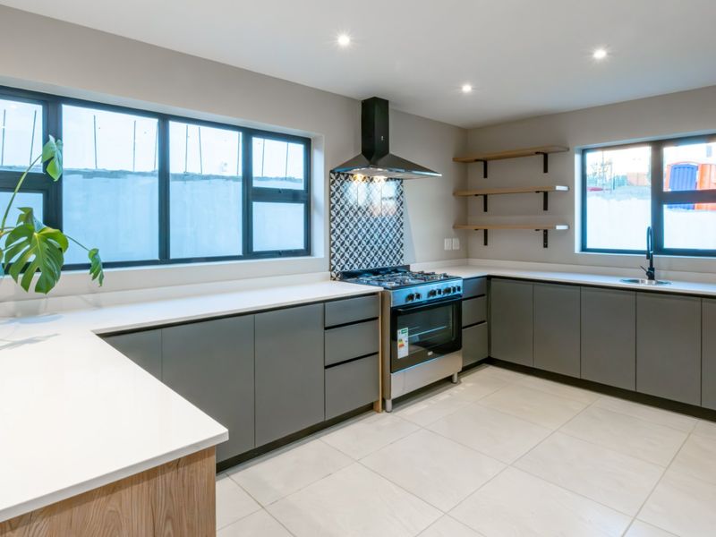 3-Bedroom Home on Corner Stand in Estate - Photo 4