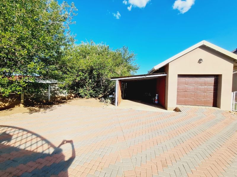 3 Bedroom House for sale in Songloed - Photo 2