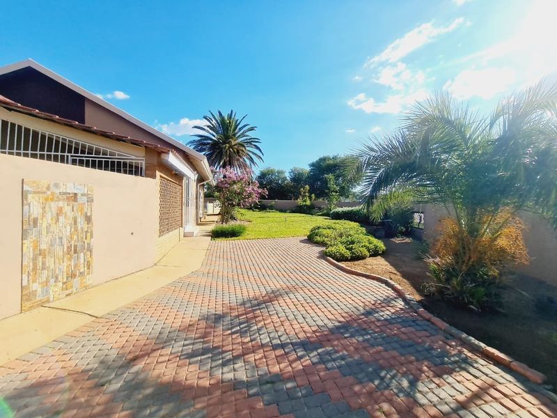 3 Bedroom House for sale in Songloed - Photo 3