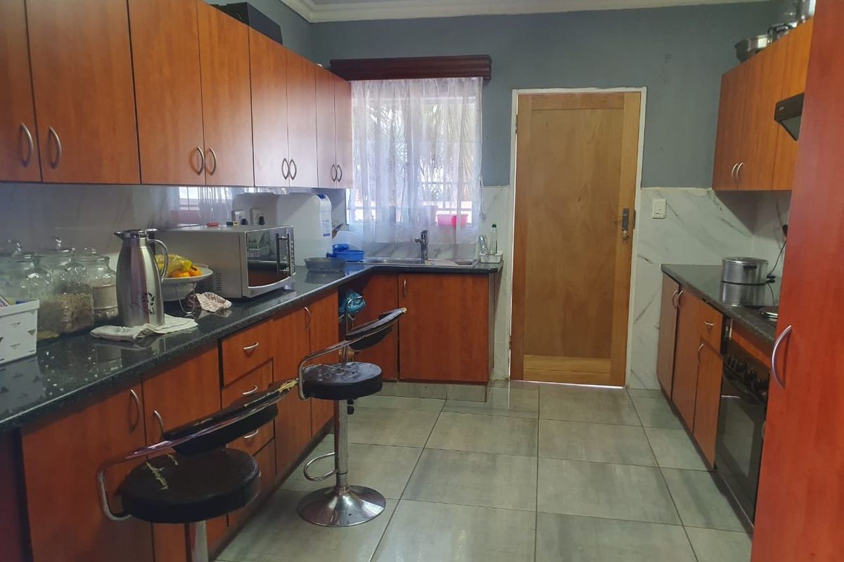 Luxurious living in Montana Manor - Photo 2