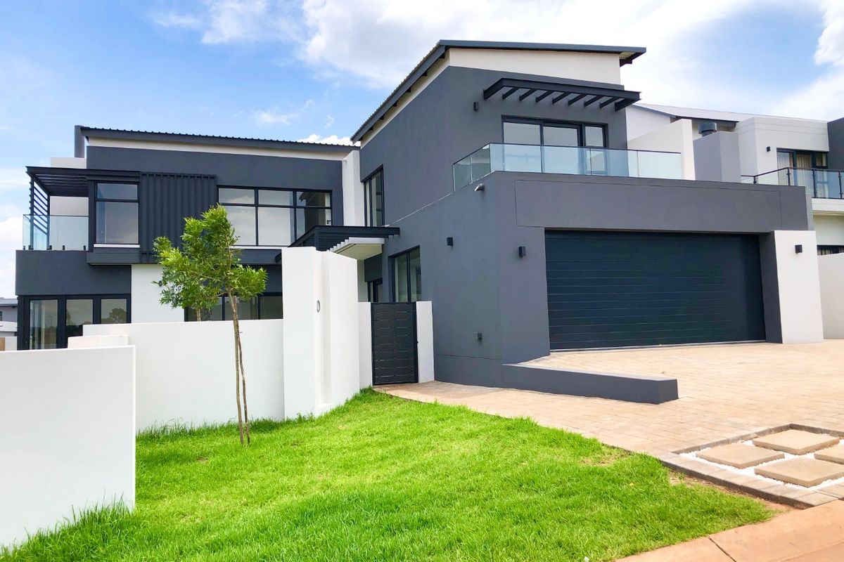 Contemporary 3-Bedroom Home | Entertainment Patio & Spacious Garden | Brand-New Build - Photo 3