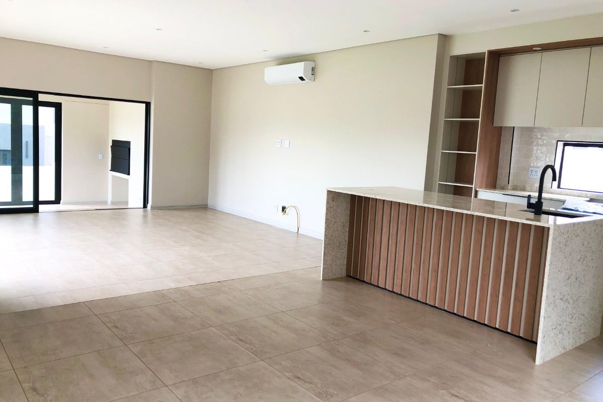 Contemporary 3-Bedroom Home | Entertainment Patio & Spacious Garden | Brand-New Build - Photo 2