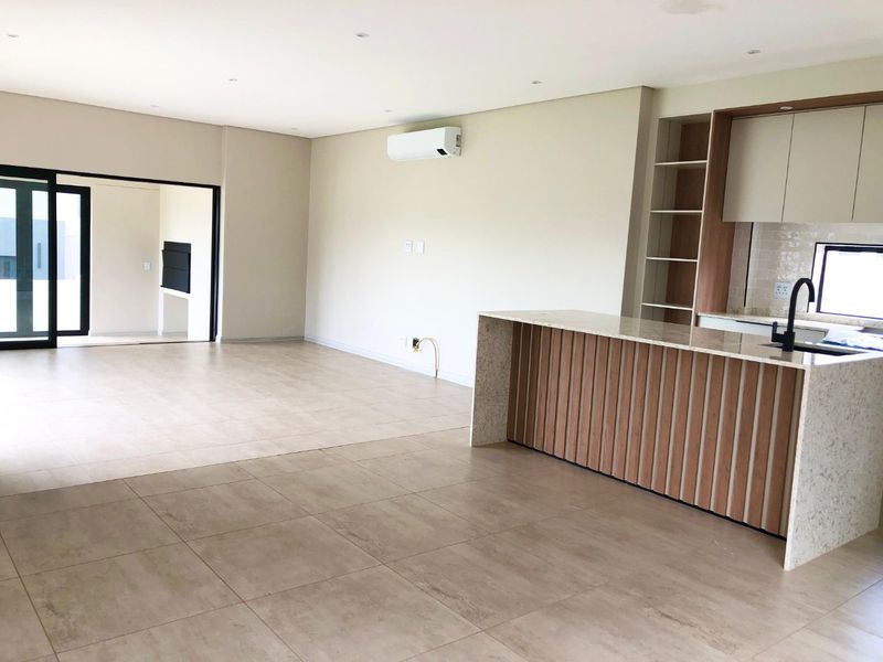 Contemporary 3-Bedroom Home | Entertainment Patio & Spacious Garden | Brand-New Build - Photo 2