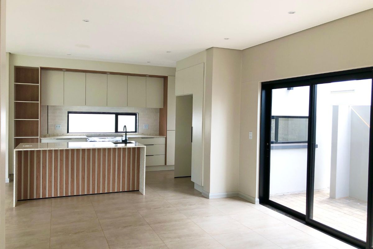 Contemporary 3-Bedroom Home | Entertainment Patio & Spacious Garden | Brand-New Build - Photo 5