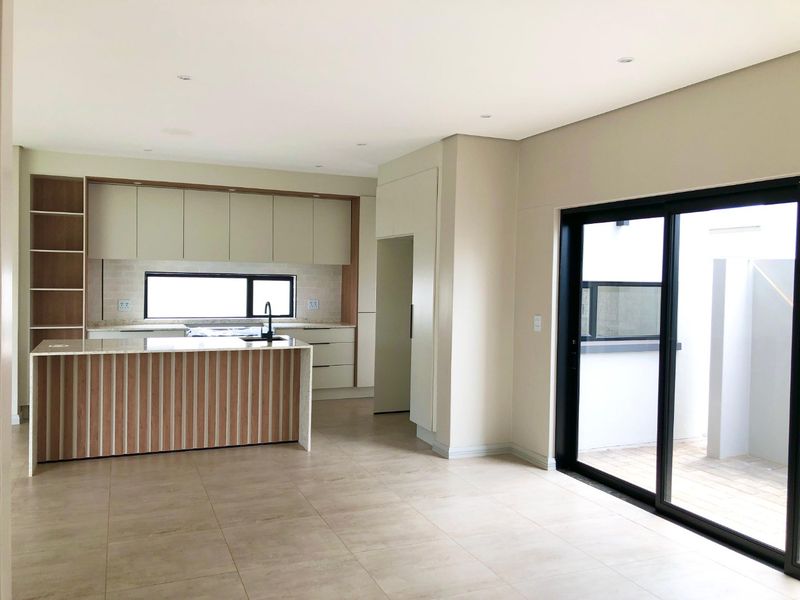 Contemporary 3-Bedroom Home | Entertainment Patio & Spacious Garden | Brand-New Build - Photo 5