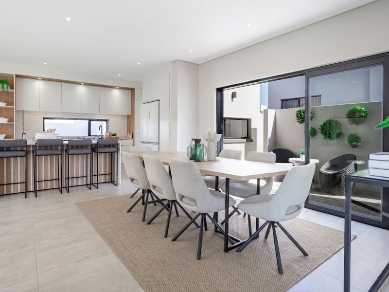 Brand-New Contemporary Family Home with Luxury Finishes, Exceptional Entertaining Spaces & Staff Accommodation - Photo 2