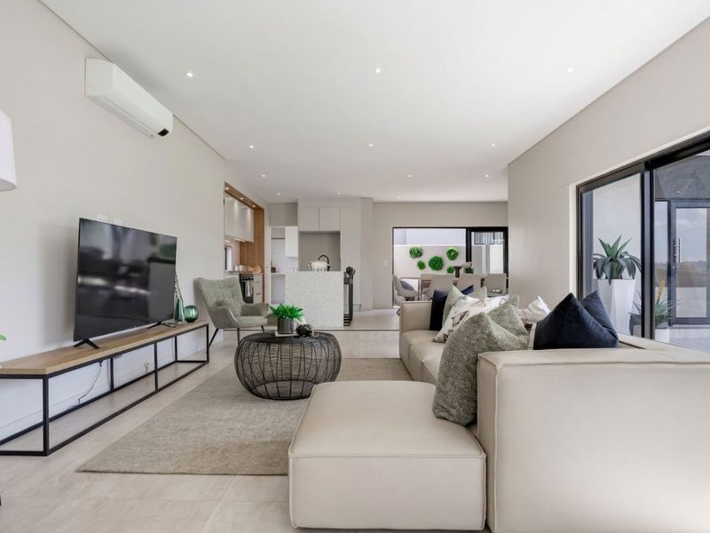 Brand-New Contemporary Family Home with Luxury Finishes, Exceptional Entertaining Spaces & Staff Accommodation - Photo 5