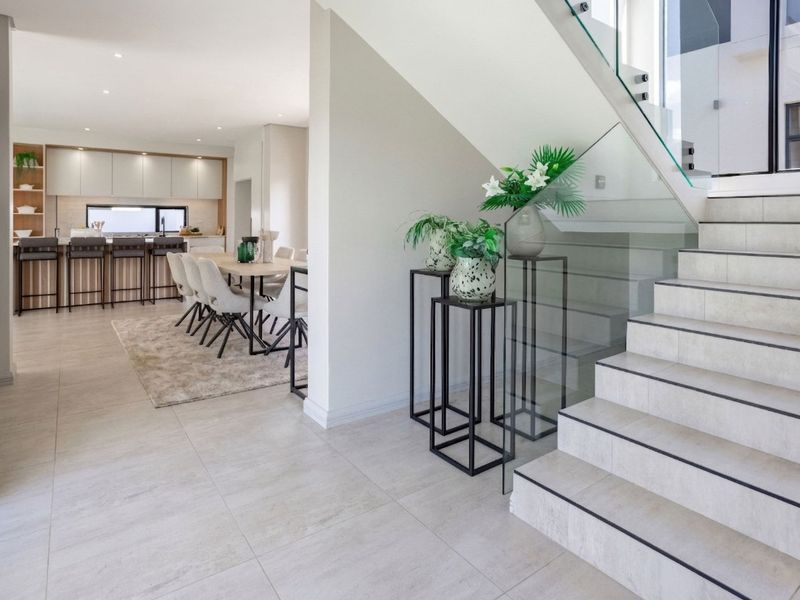 Contemporary Signature Home with Luxury Finishes, Exceptional Entertaining Spaces & Staff Accommodation - Photo 9