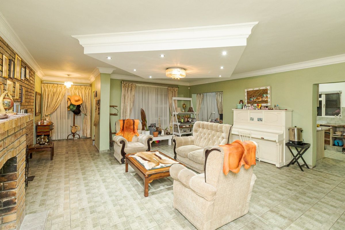 Spacious Family Home with Entertainment Flair in Devon Park, Eerste River - Photo 2