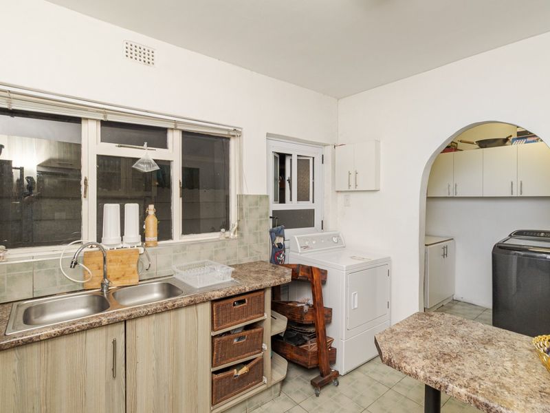 Spacious Family Home with Entertainment Flair in Devon Park, Eerste River - Photo 9