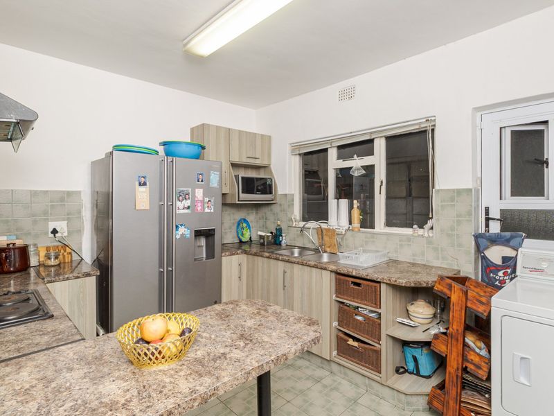 Spacious Family Home with Entertainment Flair in Devon Park, Eerste River - Photo 8