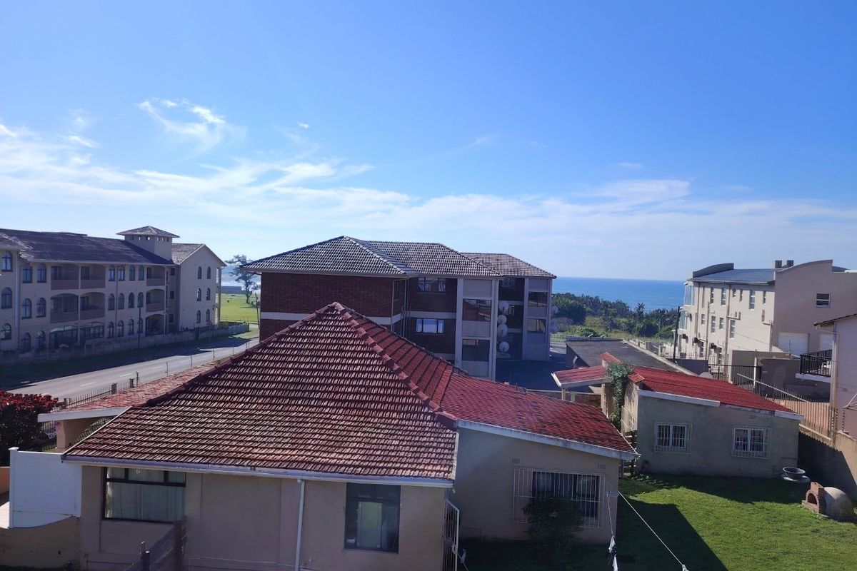 Top floor unit with gorgeous sea views and walking distance to the beach.  - Photo 2