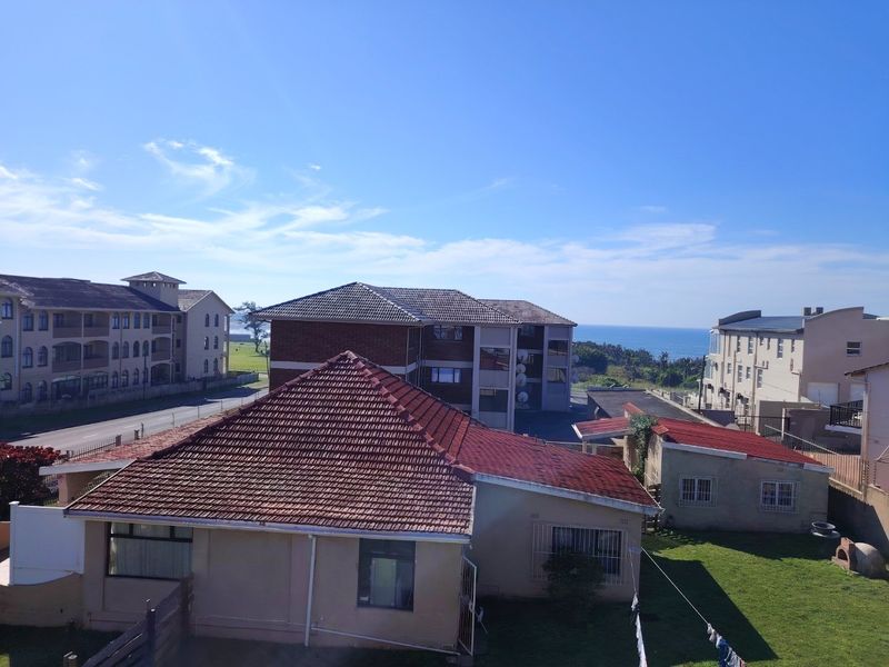 Top floor unit with gorgeous sea views and walking distance to the beach.  - Photo 2
