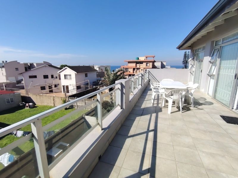 Top floor unit with gorgeous sea views and walking distance to the beach.  - Photo 4