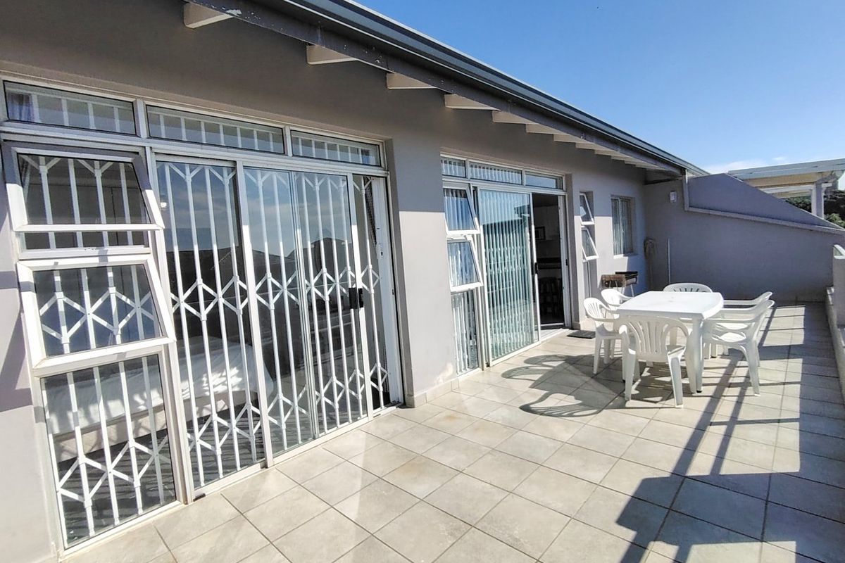 Top floor unit with gorgeous sea views and walking distance to the beach.  - Photo 3