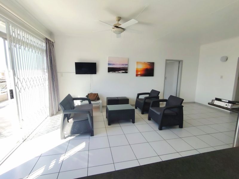 Top floor unit with gorgeous sea views and walking distance to the beach.  - Photo 10