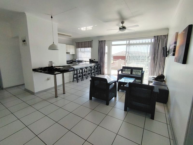 Top floor unit with gorgeous sea views and walking distance to the beach.  - Photo 8