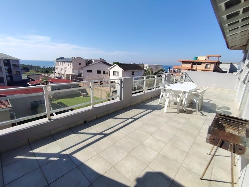 Top floor unit with gorgeous sea views and walking distance to the beach.  - Photo 1