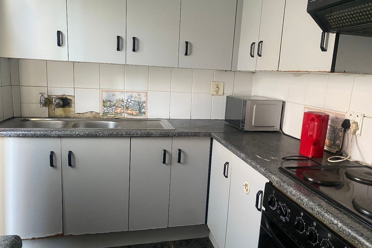 PPRA Registered Nu 17 Bargain – 3 Beds, Garage, Great Potential! - Photo 2