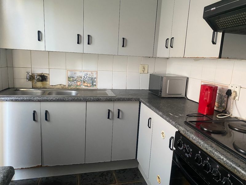 PPRA Registered Nu 17 Bargain – 3 Beds, Garage, Great Potential! - Photo 2