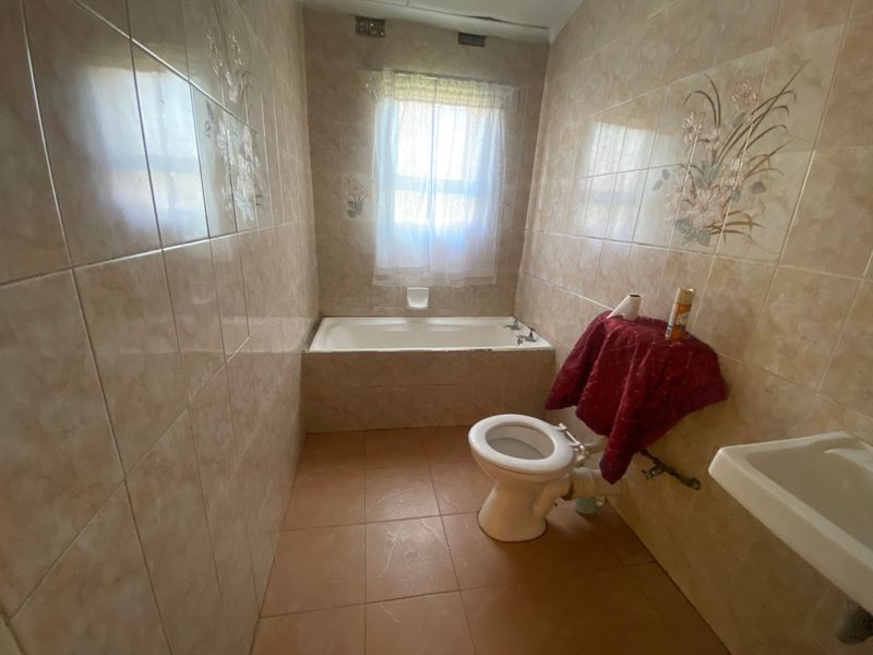 PPRA Registered Nu 17 Bargain – 3 Beds, Garage, Great Potential! - Photo 8