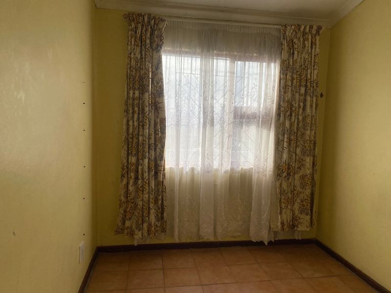 PPRA Registered Nu 17 Bargain – 3 Beds, Garage, Great Potential! - Photo 6