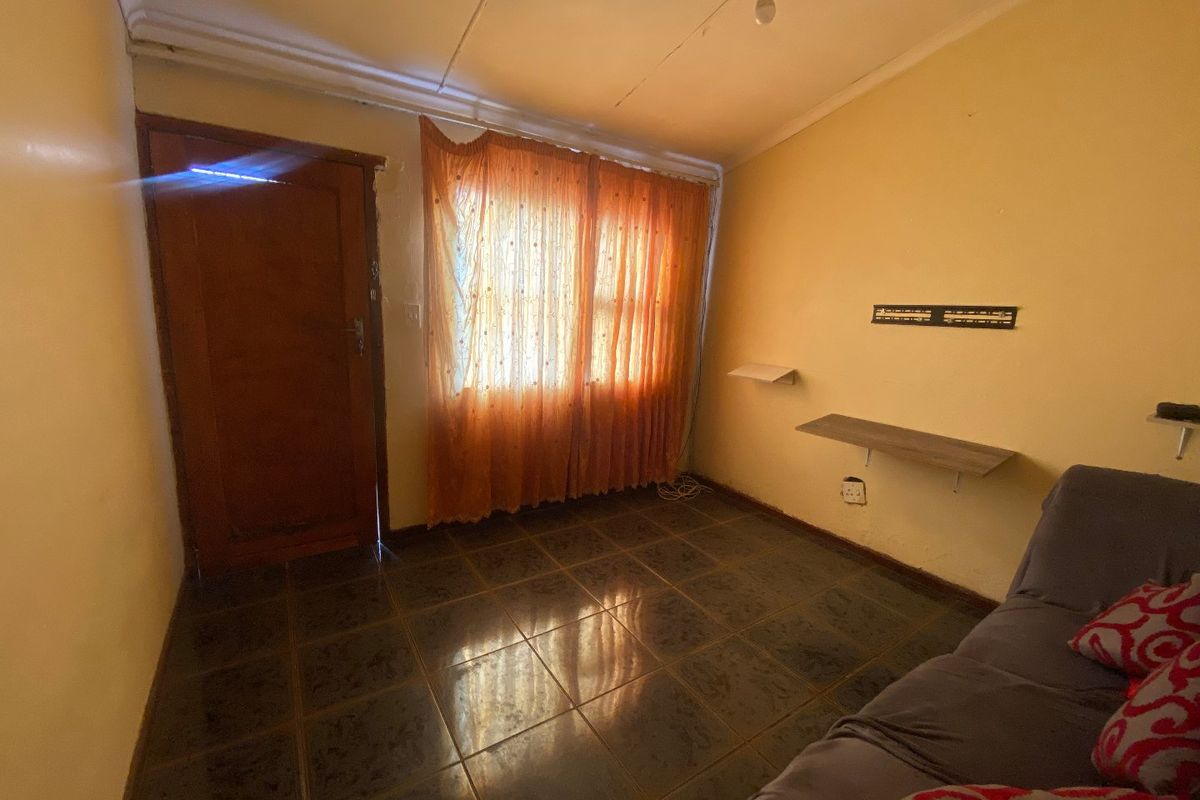 PPRA Registered Nu 17 Bargain – 3 Beds, Garage, Great Potential! - Photo 4