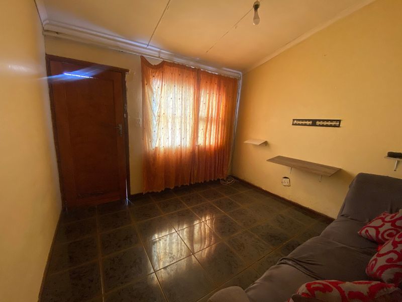 PPRA Registered Nu 17 Bargain – 3 Beds, Garage, Great Potential! - Photo 4