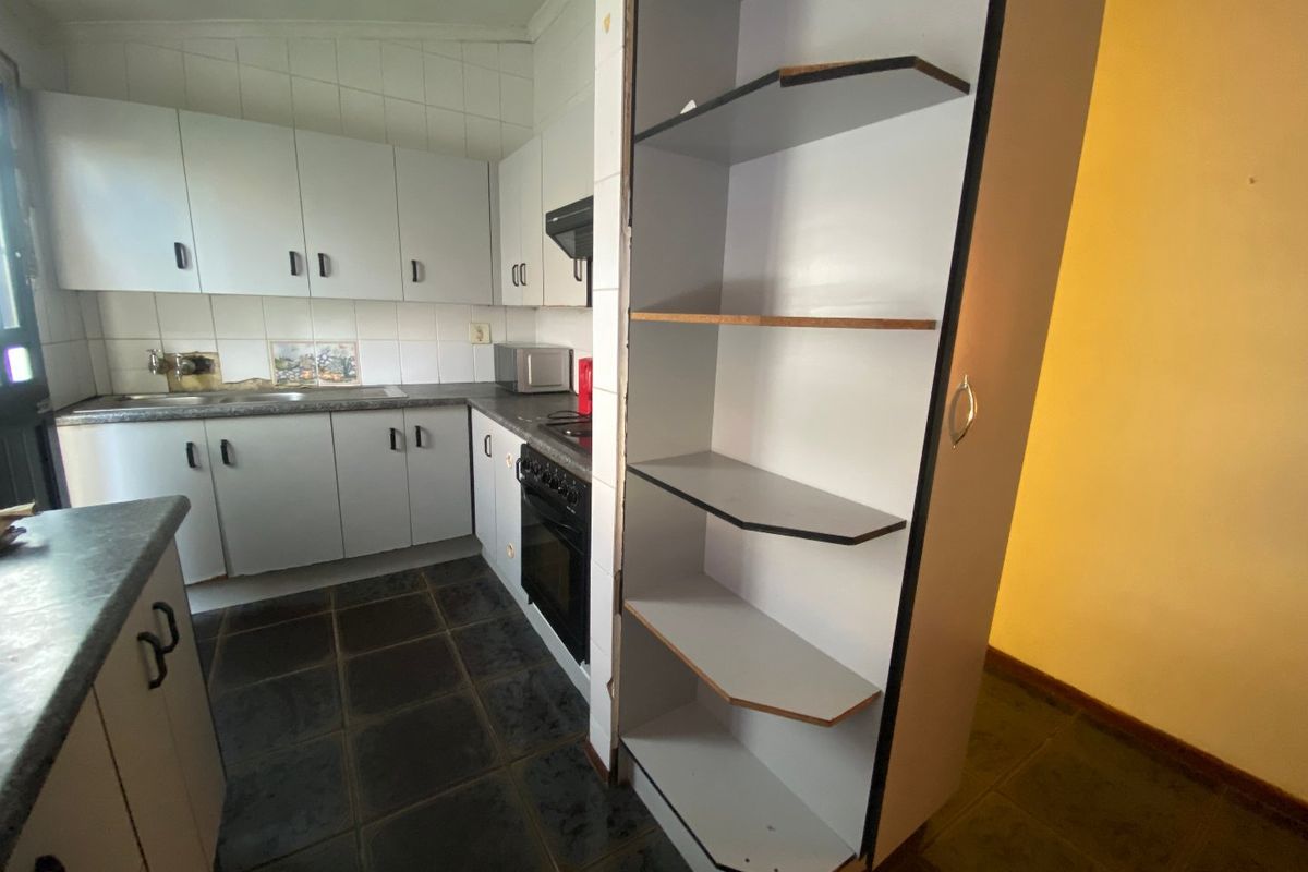 PPRA Registered Nu 17 Bargain – 3 Beds, Garage, Great Potential! - Photo 3