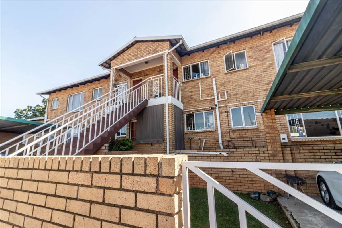 Modern Family Home with Comfort and Style - Photo 3