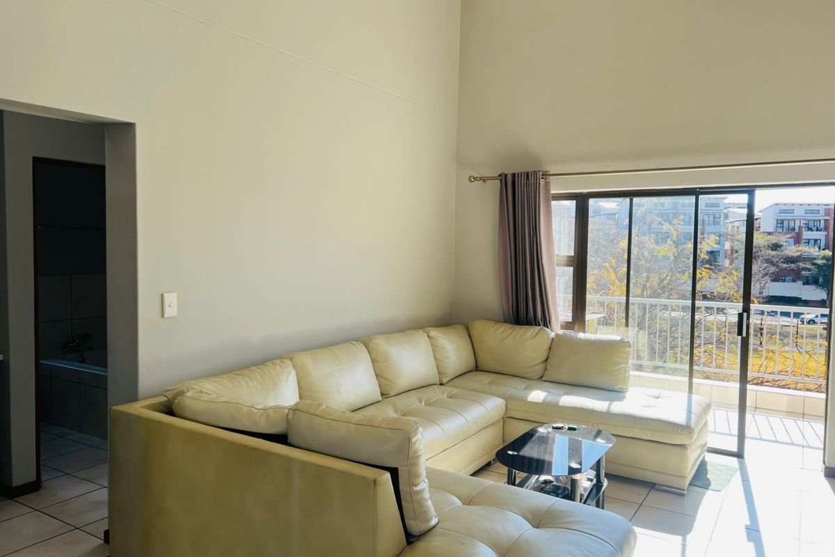2 Bed | 1 Bath | Top Floor Unit with Views – 72m2 - Photo 5