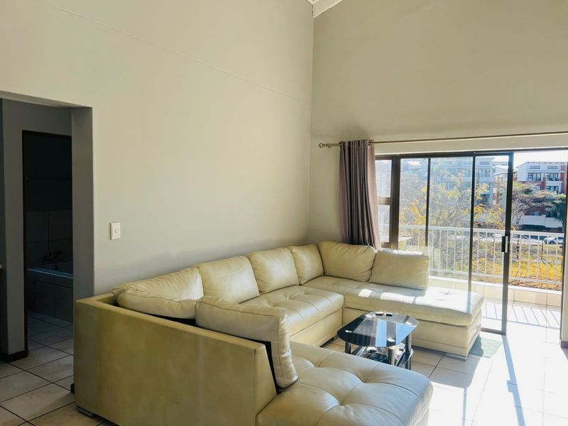 2 Bed | 1 Bath | Top Floor Unit with Views – 72m2 - Photo 5