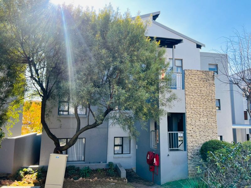 2 Bed | 1 Bath | Top Floor Unit with Views – 72m2 - Photo 1