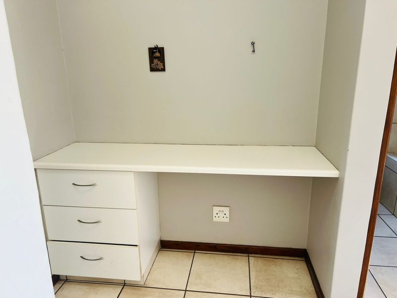 2 Bed | 1 Bath | Top Floor Unit with Views – 72m2 - Photo 7