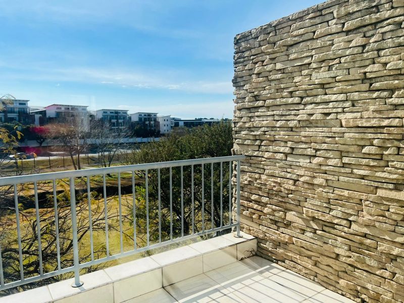 2 Bed | 1 Bath | Top Floor Unit with Views – 72m2 - Photo 6