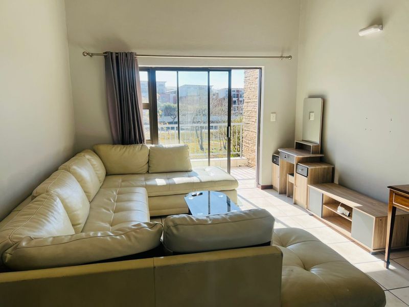 2 Bed | 1 Bath | Top Floor Unit with Views – 72m2 - Photo 4