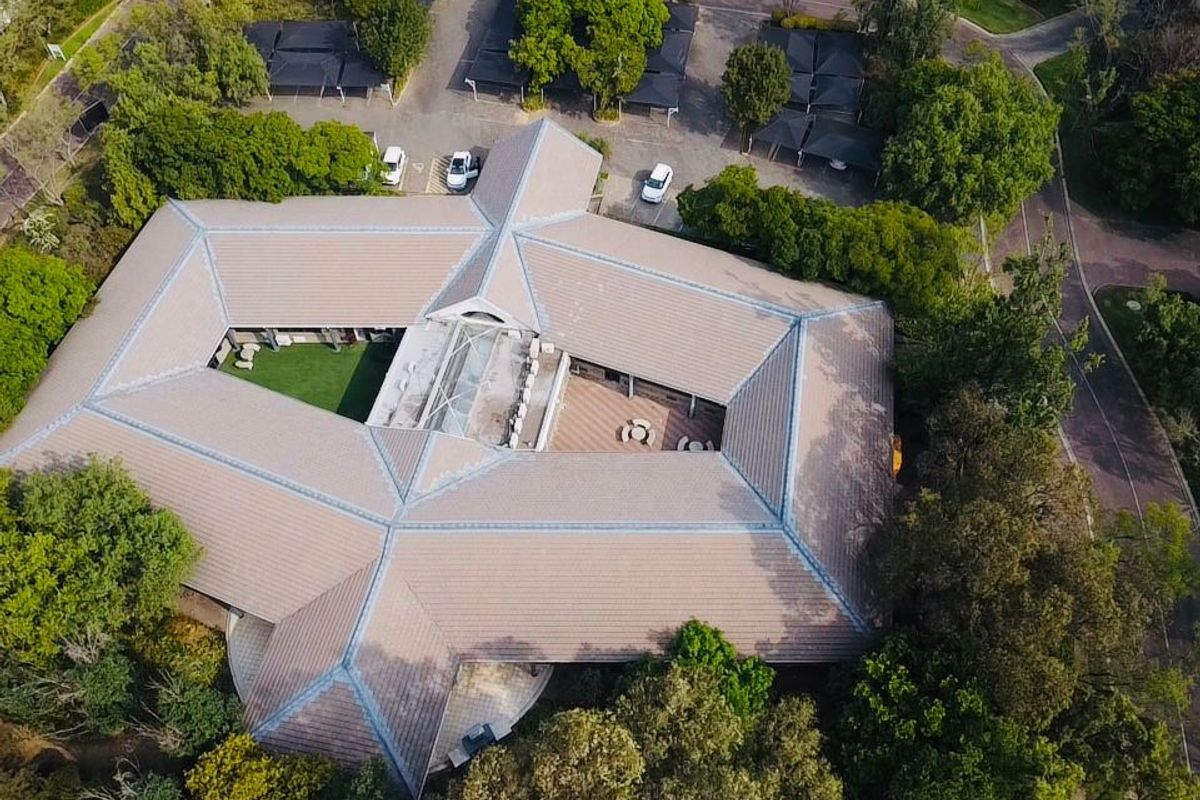 Prime 1,610m2 standalone single-storey building in Woodmead Office Park - Photo 5