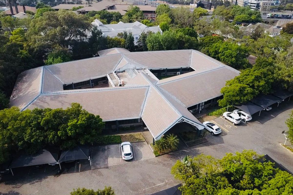 Prime 1,610m2 standalone single-storey building in Woodmead Office Park - Photo 3