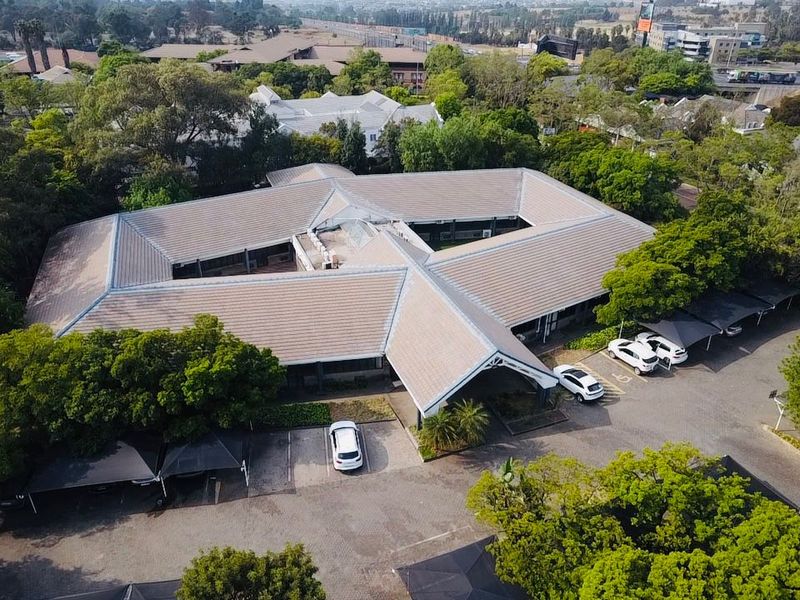 Prime 1,610m2 standalone single-storey building in Woodmead Office Park - Photo 3